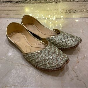Ethnic golden jutties SIZE UK 5